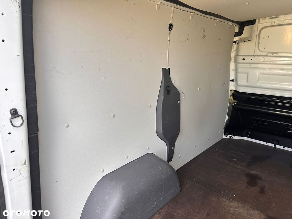 Renault Trafic L1H1 1.6 diesel 145kM, manual, 2019 rok BAGAŻNIK DACHOWY THULE, KAMERA COFANIA, HAK, CZUJNIKI PARKOWANIA, ORGINALNY PRZEBIEG! - 18