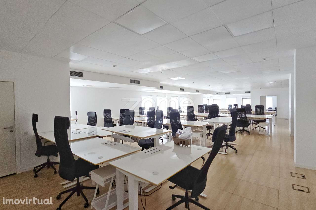 Escritório com 220m2 em Alfragide - Grande imagem: 2/22