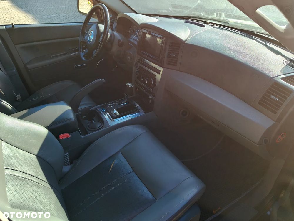 Jeep Grand Cherokee - 21