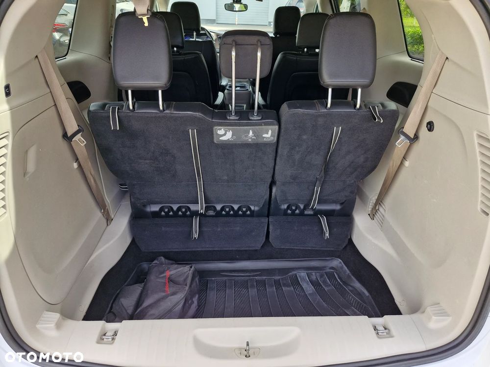 Chrysler Pacifica - 12