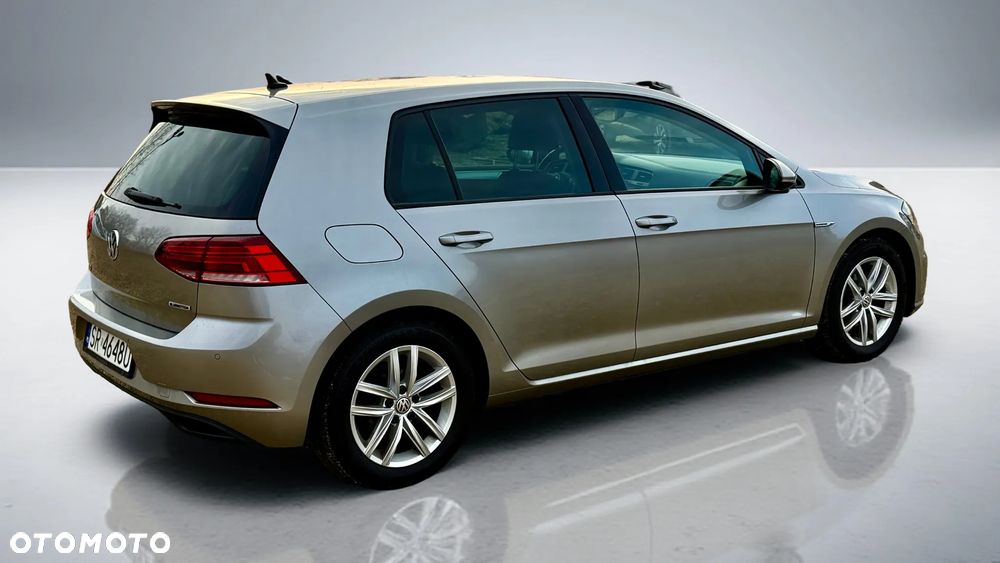 Volkswagen Golf - 5