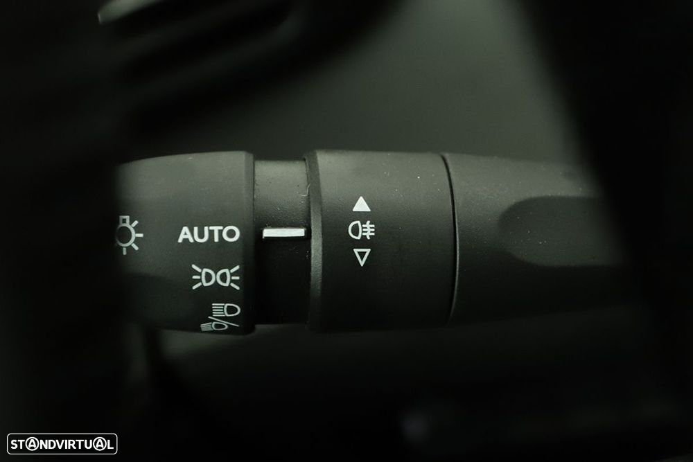 Peugeot 2008 1.2 PureTech Allure - 17