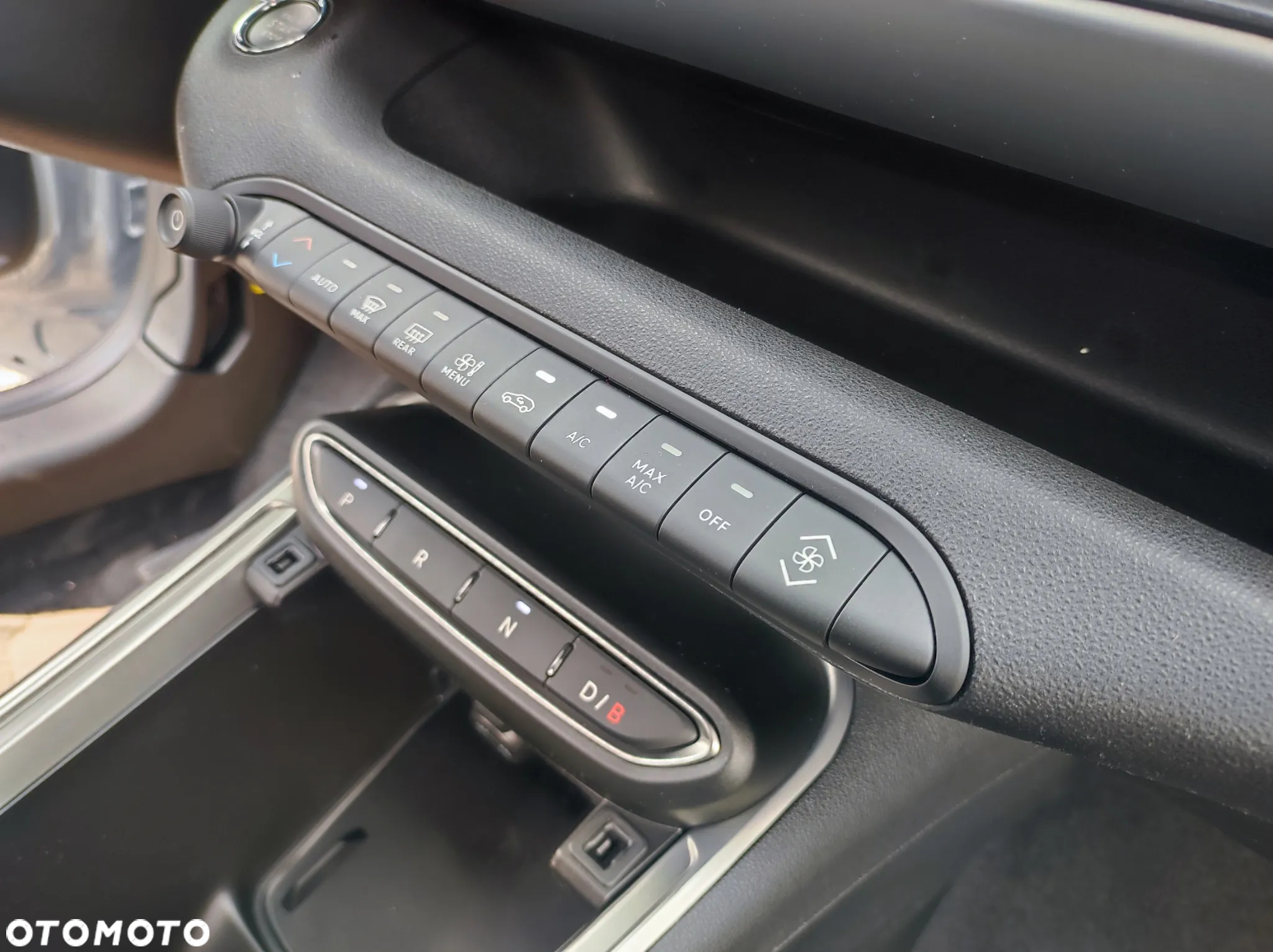 Jeep Avenger 54kWh Summit - 16