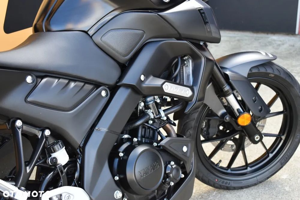 Yamaha MT - 28