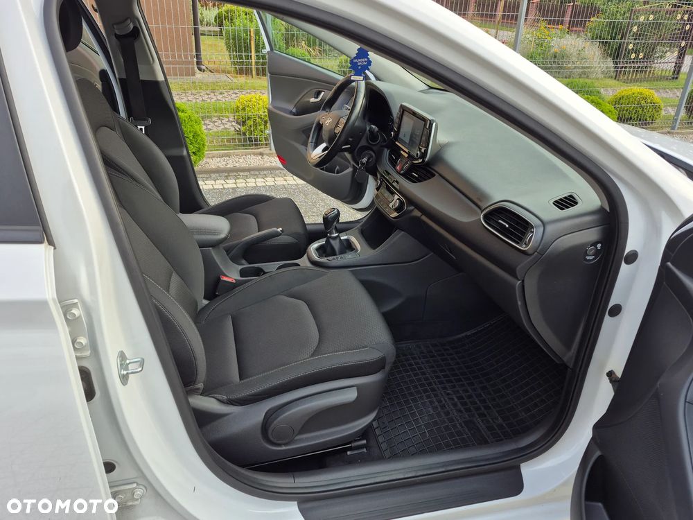 Hyundai i30 1.6 CRDI Intro - 10
