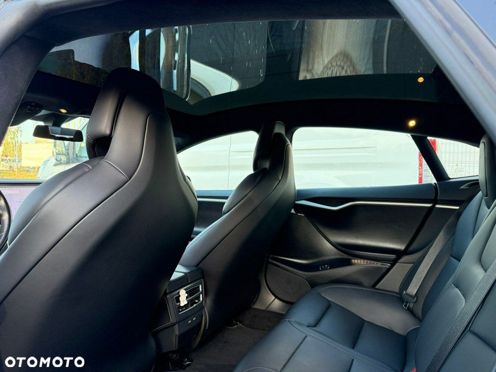 Tesla Model S - 11