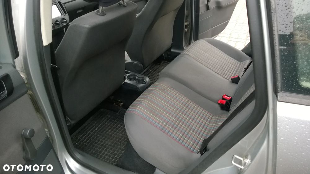 Volkswagen Polo - 12
