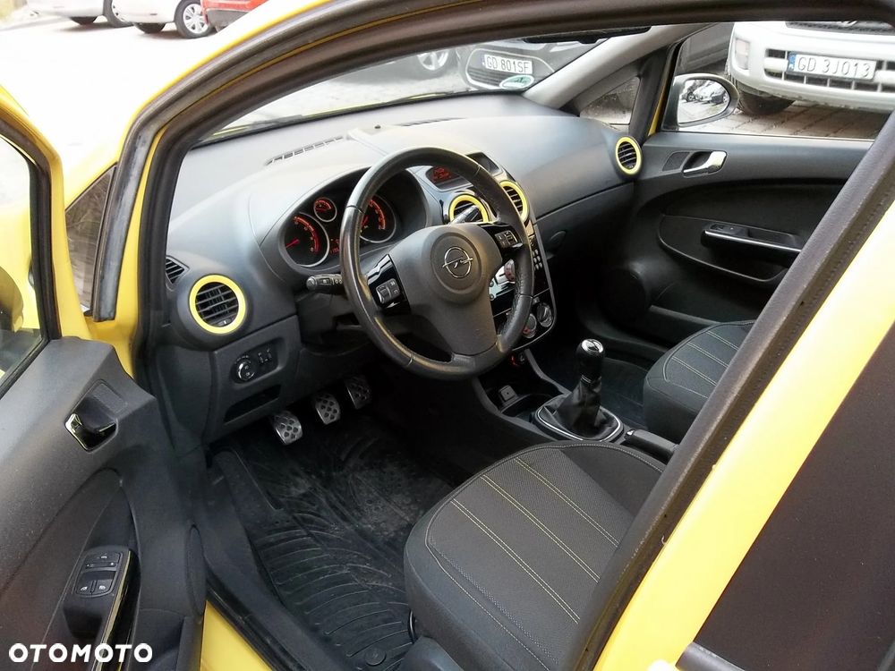 Opel Corsa 1.2 16V Cosmo - 5