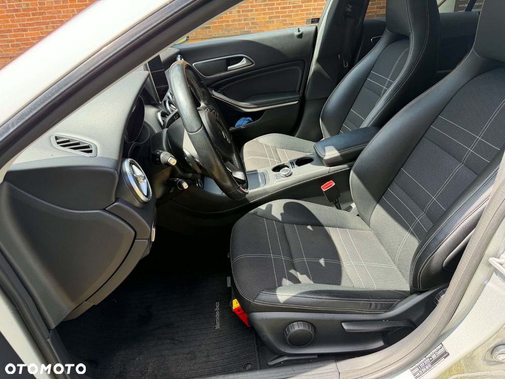 Mercedes-Benz CLA 200 7G-DCT - 12