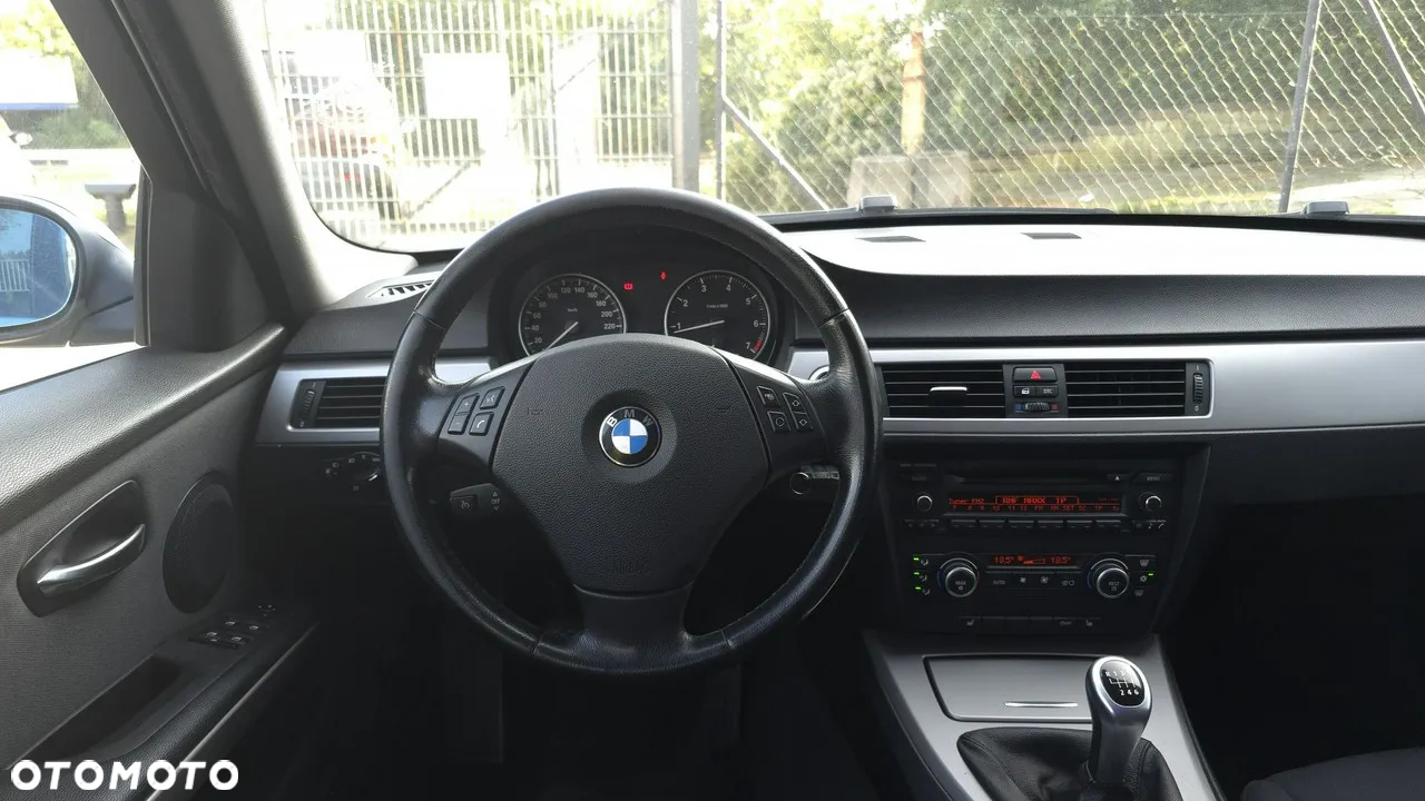 BMW Seria 3 318i Touring Edition Sport - 21