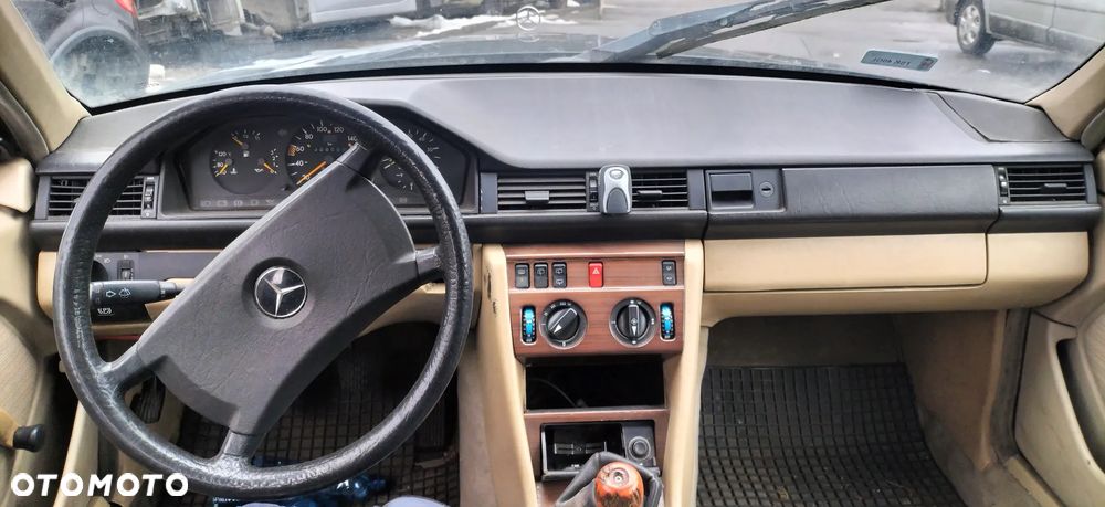 MERCEDES-BENZ 124 T-Model S124 250 TD 124.185 KLAPA TYŁ TYLNA SILNIK SKRZYNA STEROWNIK FOTEL LICZNIK BŁOTNIK KIEROWNICA ZDERZAK KLAPA KLAMKA LAMPA SZYBA CAŁY NA CZĘŚCI - 3