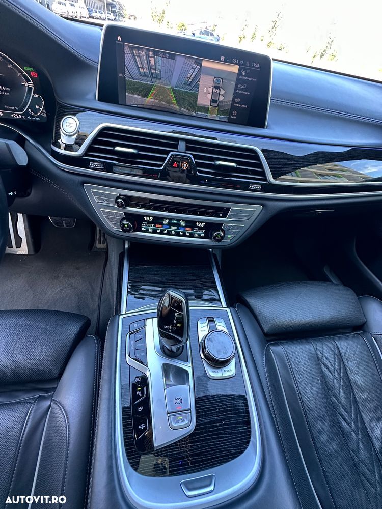 BMW Seria 7 745e - 29