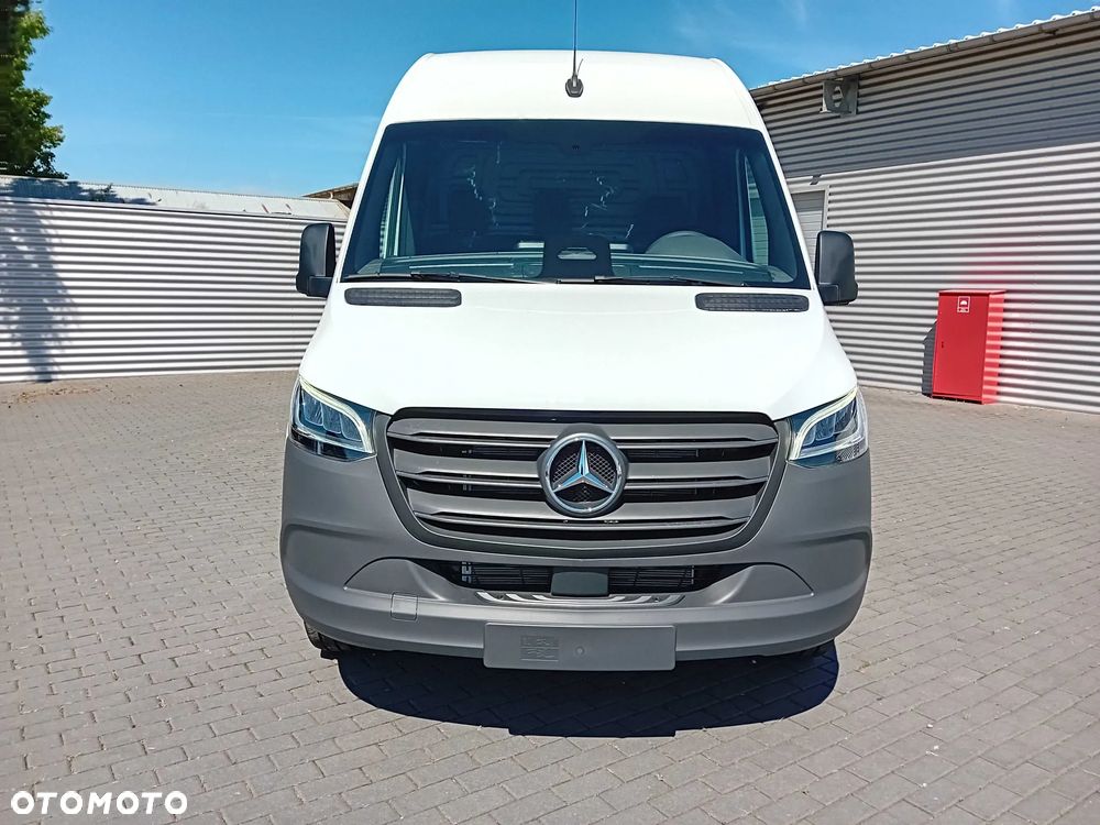 Mercedes-Benz Sprinter - 2
