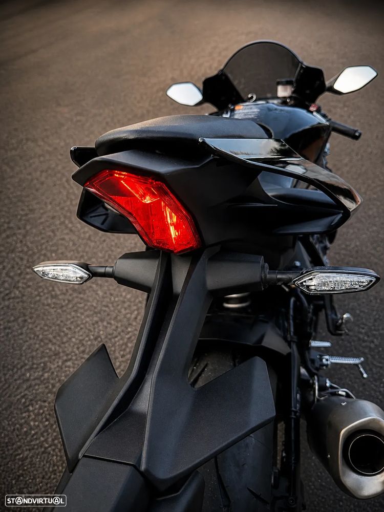Yamaha YZF R1 - 23