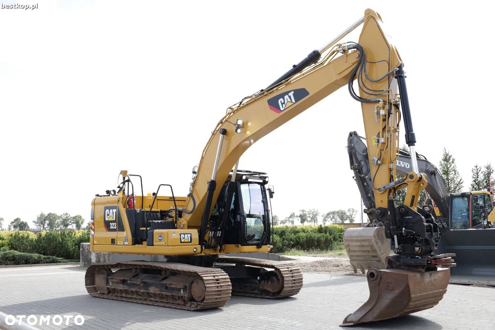Caterpillar 323 - 13