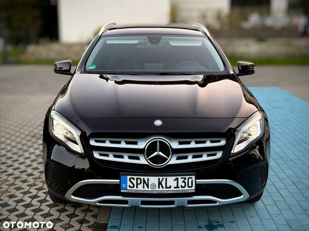 Mercedes-Benz GLA 220 d 4-Matic Urban - 4