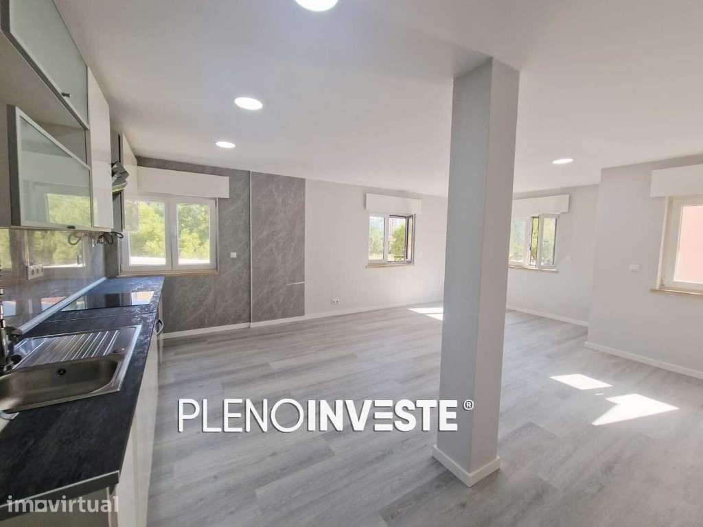 Excelente T2 Totalmente Remodelado em Corroios com Arrecadação e El... - Grande imagem: 4/17
