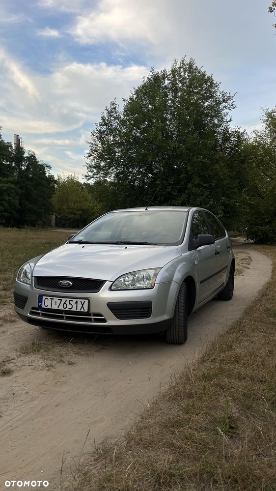Ford Focus 1.6 16V Ambiente - 1