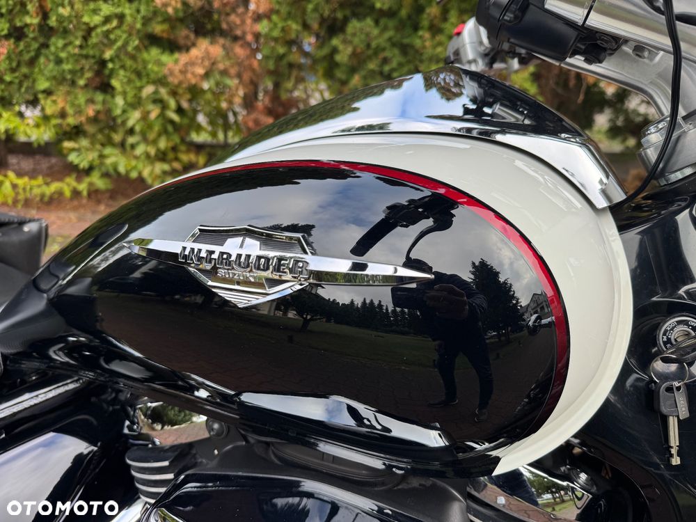 Suzuki Intruder - 22