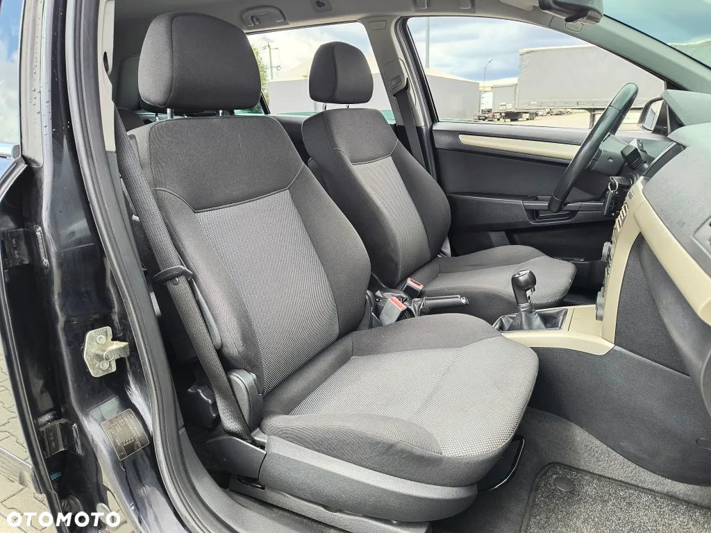Opel Astra 1.8 Caravan Edition - 17