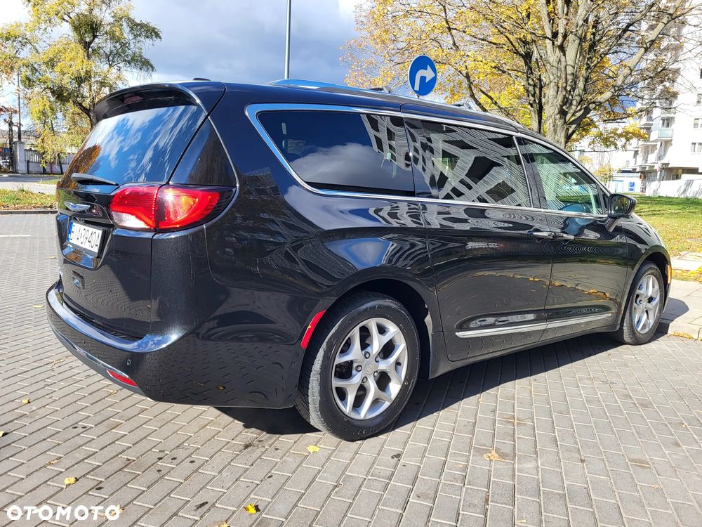 Chrysler Pacifica - 30