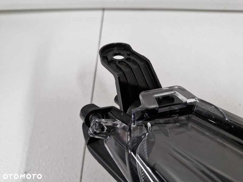 TOYOTA COROLLA E21 LIFT LAMPA REFLEKTOR PRAWY PRZÓD EU LED 81110-02X10 - 2