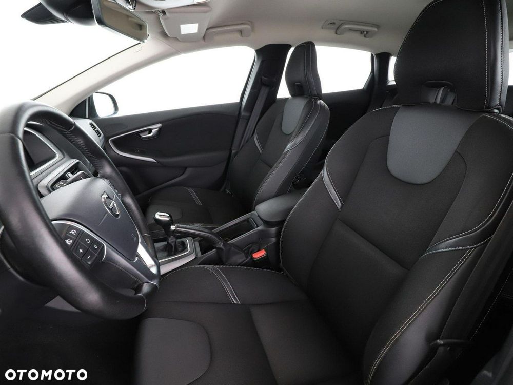 Volvo V40 T2 Momentum - 14