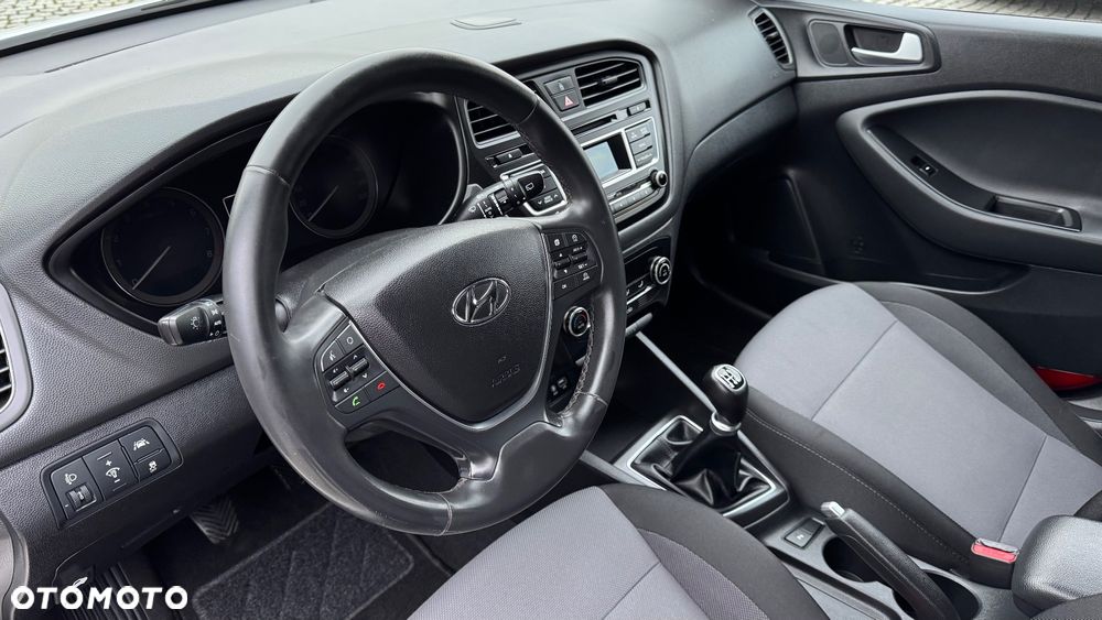 Hyundai i20 blue 1.2 Trend - 25