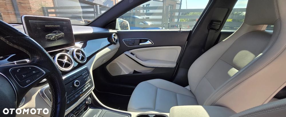 Mercedes-Benz CLA 250 4Matic 7G-DCT AMG Line - 15