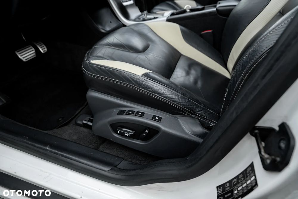 Volvo XC 60 D5 AWD RDesign - 21