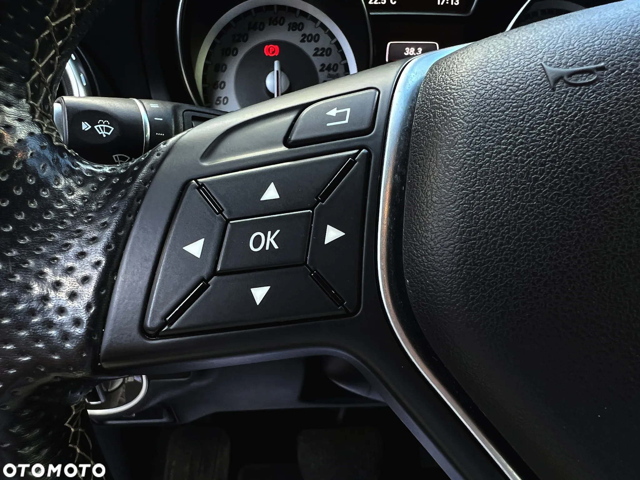Mercedes-Benz GLA 250 7G-DCT - 27