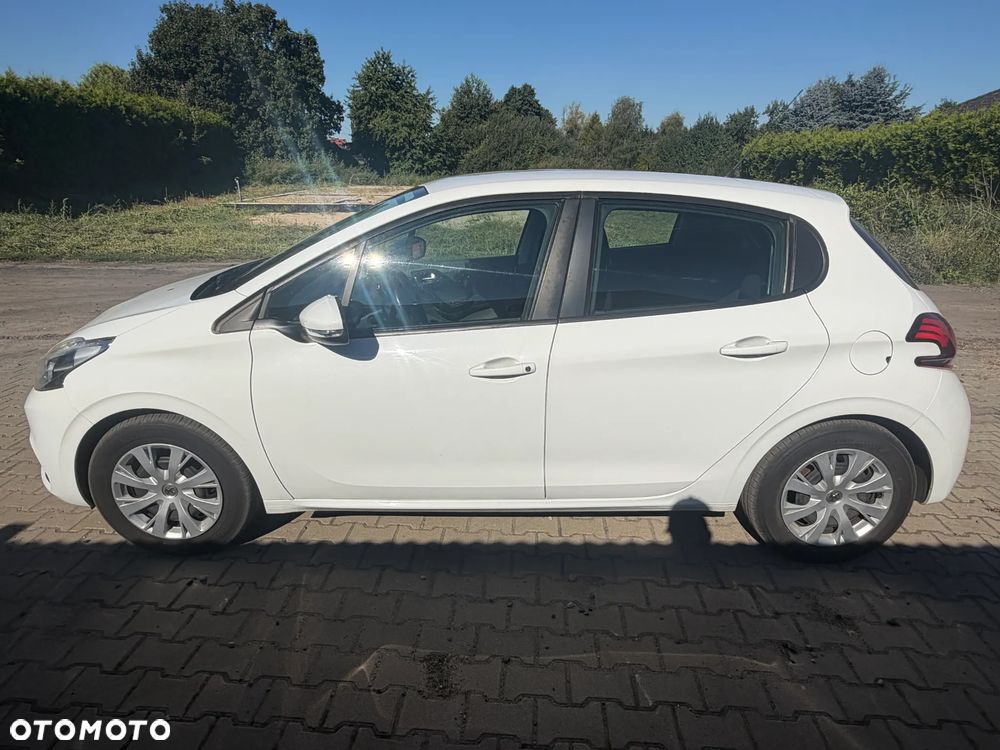 Peugeot 208 - 8