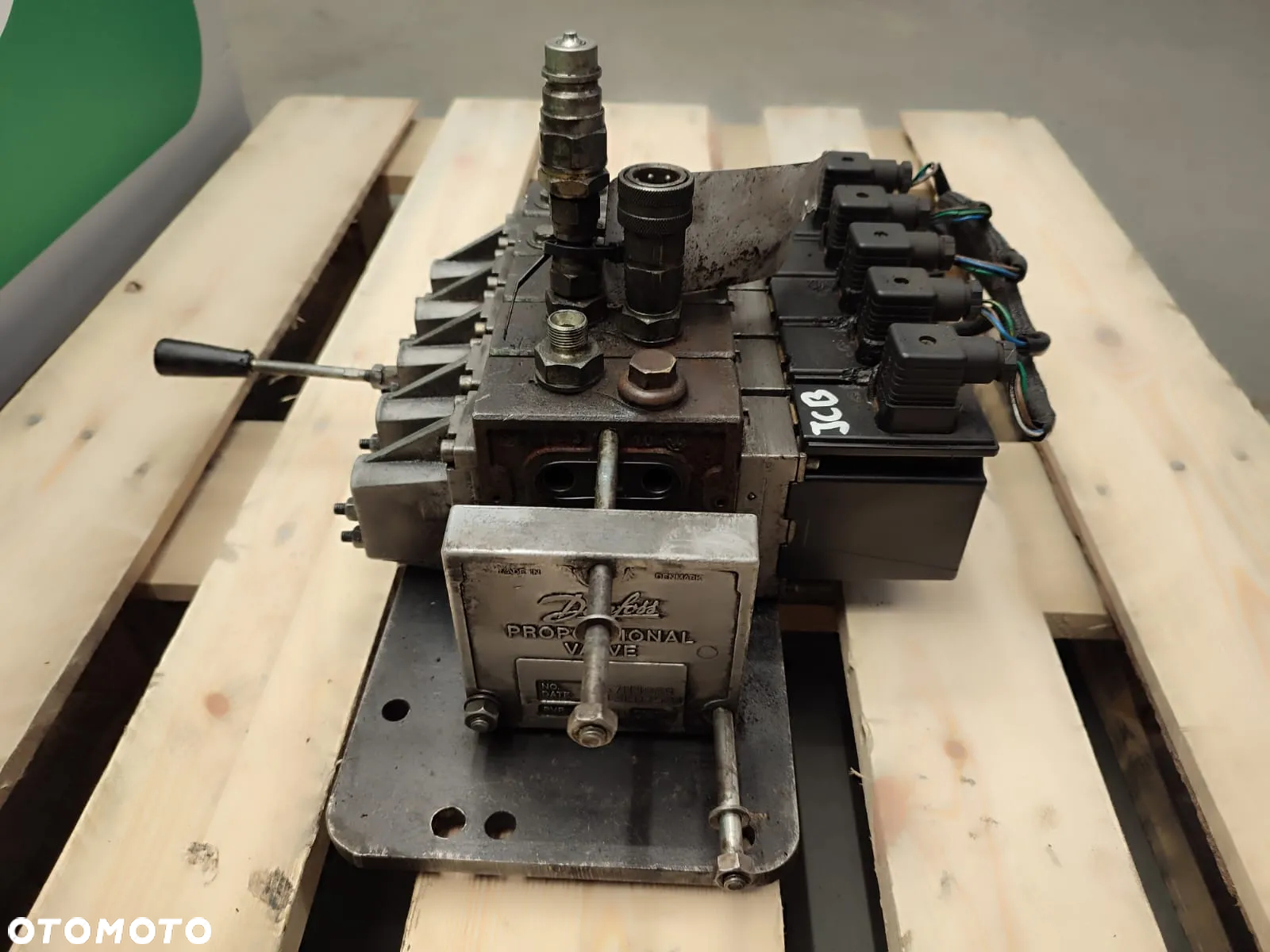 Rozdzielacz hydrauliczny 157H3889 MATBRO TS 260 - 7