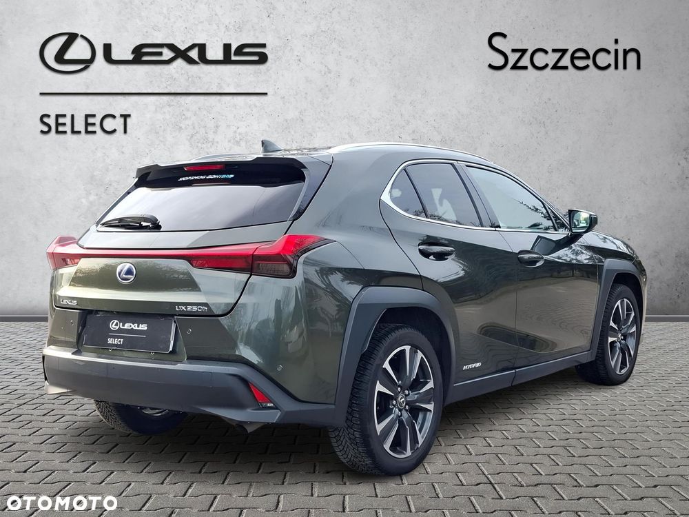 Lexus UX - 5