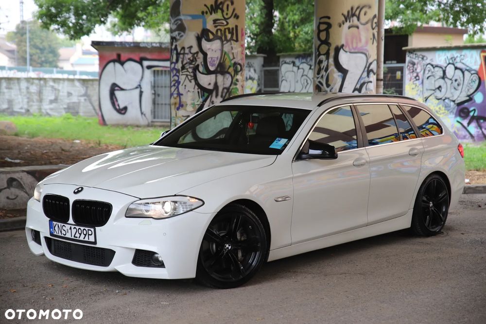 BMW Seria 5 525d xDrive - 12