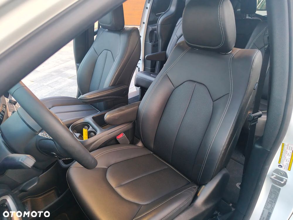 Chrysler Pacifica - 18