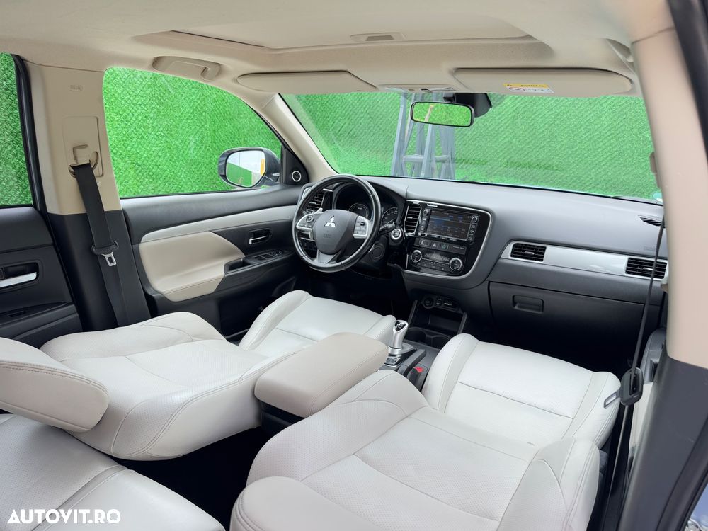 Mitsubishi Outlander 2.0 4WD Top - 8