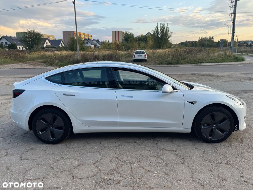 Tesla Model 3 - 4