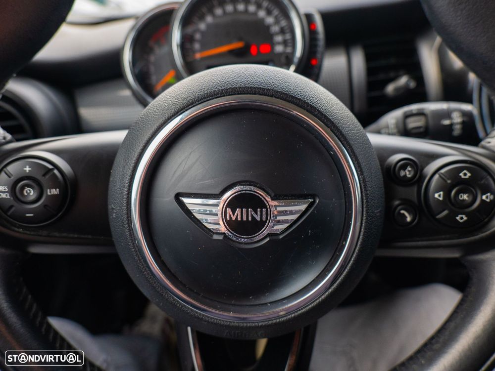 MINI 3 Portas One D - 17