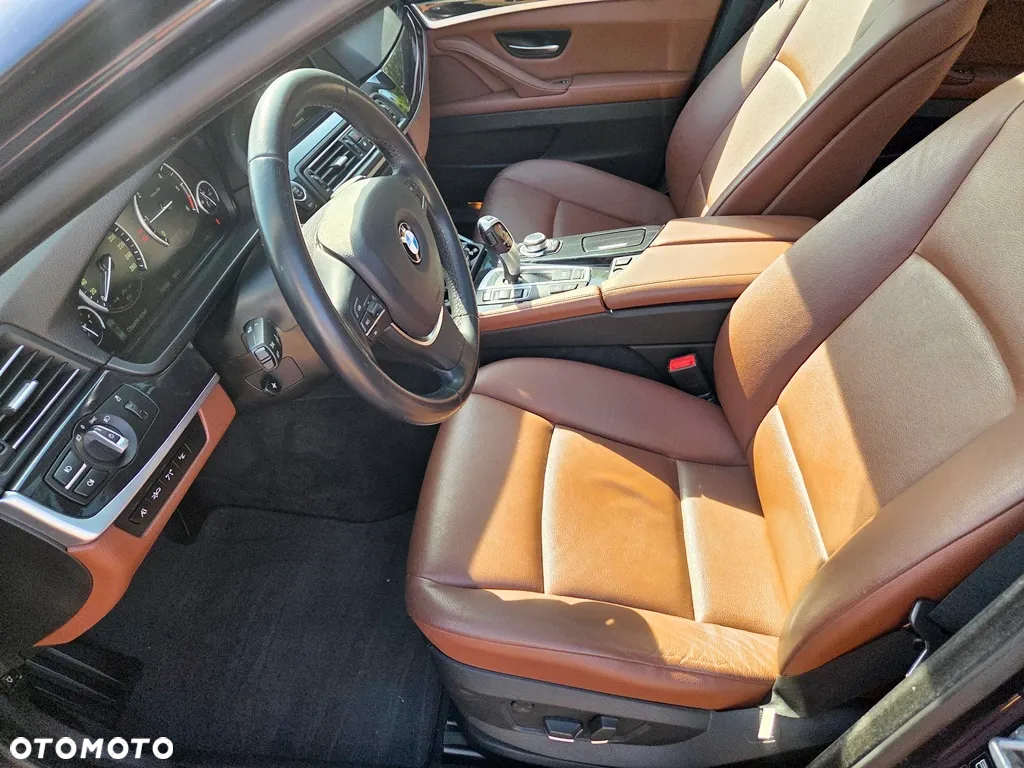 BMW Seria 5 525d xDrive Touring - 13
