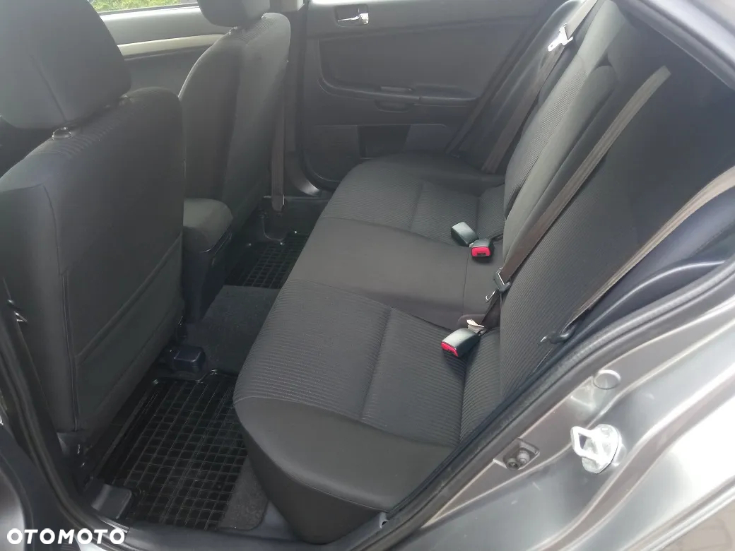 Mitsubishi Lancer 1.6 Inform - 10