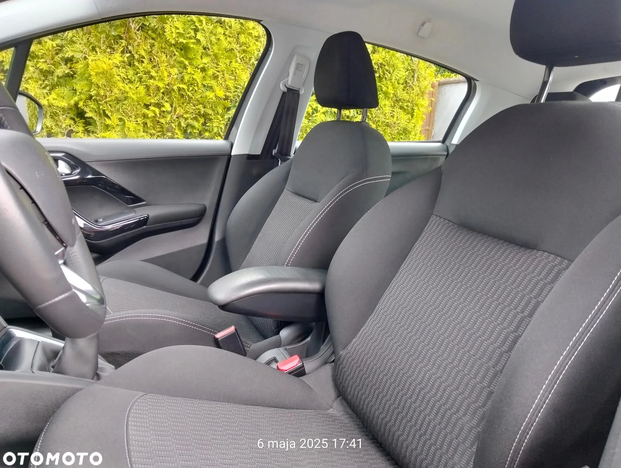 Peugeot 208 - 13