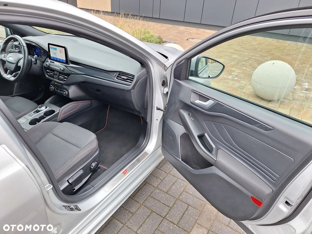 Ford Focus 1.5 EcoBoost ST-Line X - 25