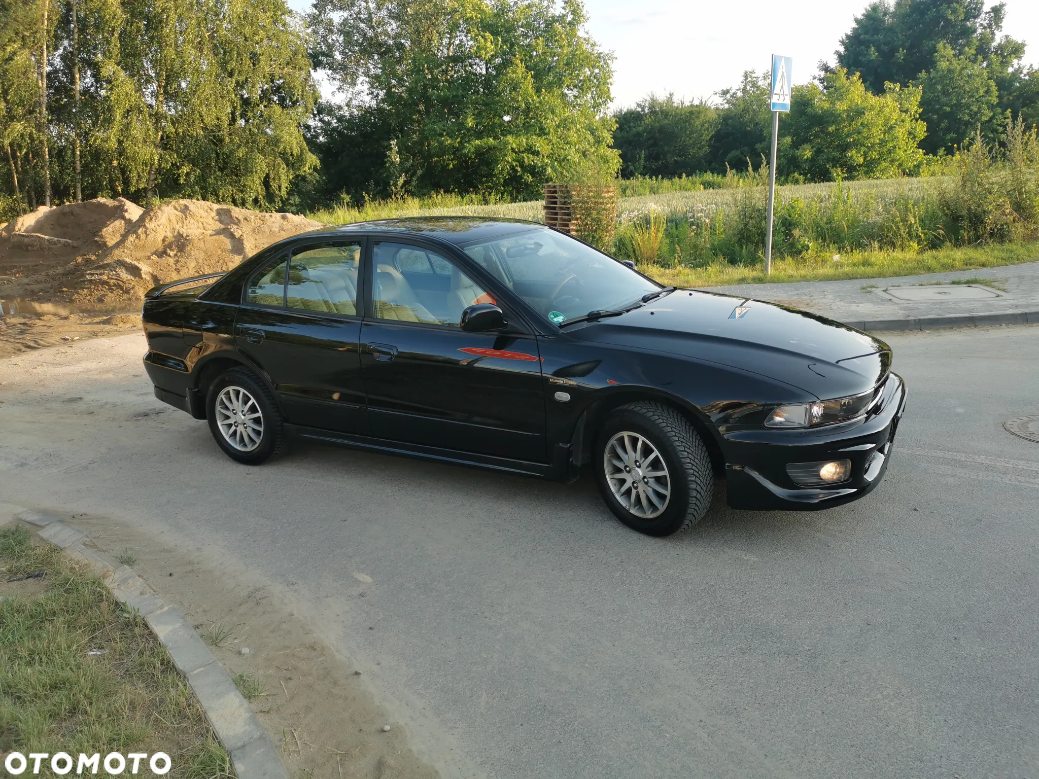 Mitsubishi Galant - 12