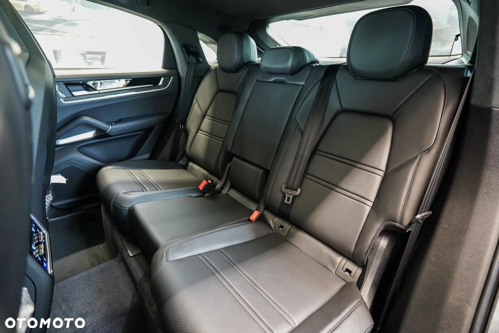 Porsche Cayenne Turbo E-Hybrid PHEV - 12
