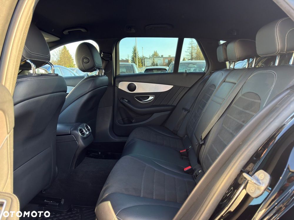 Mercedes-Benz Klasa C 200 4MATIC 9G-TRONIC - 24