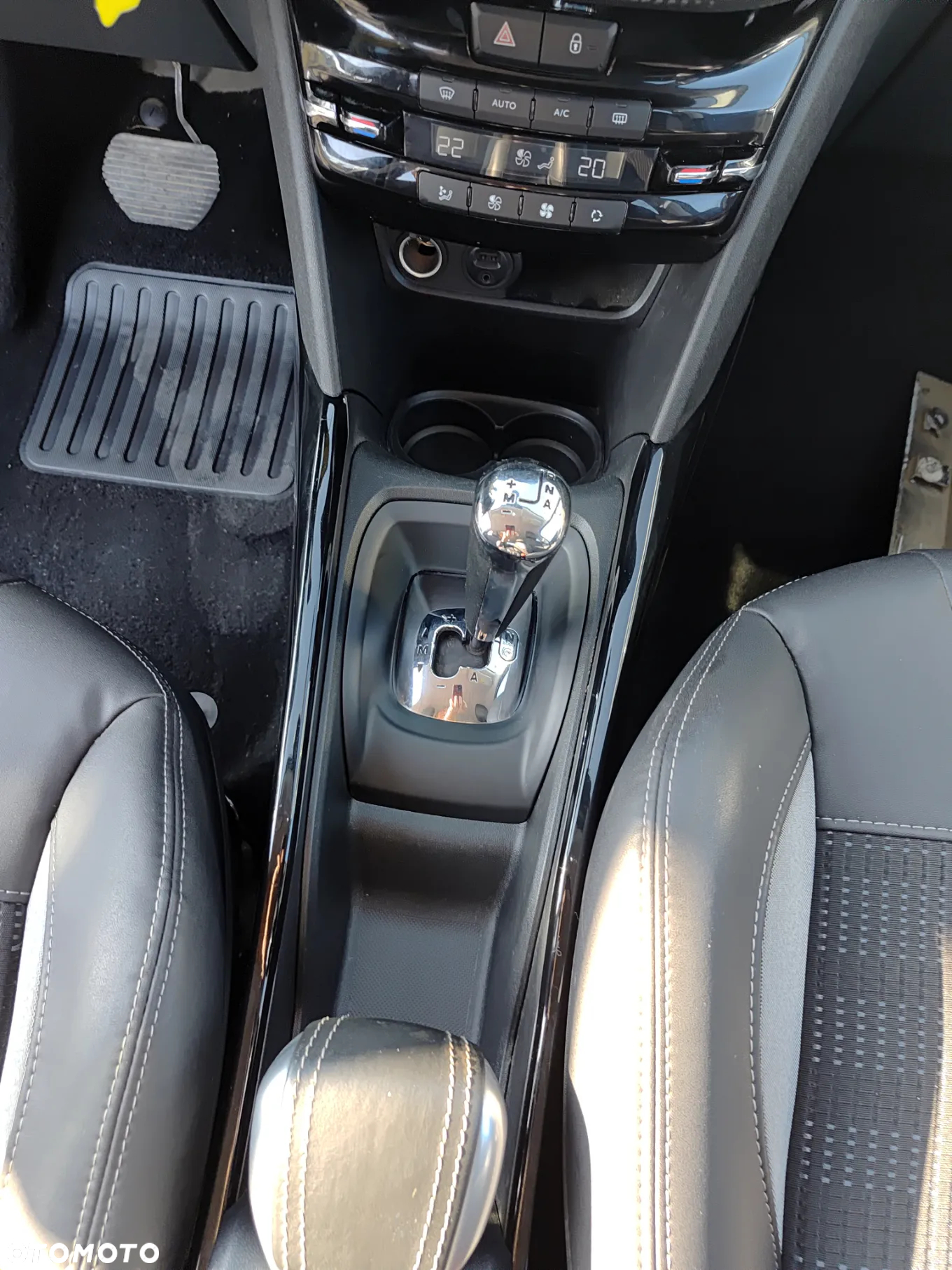 Peugeot 2008 e-HDi FAP 92 EGS6 STOP & START Allure - 28