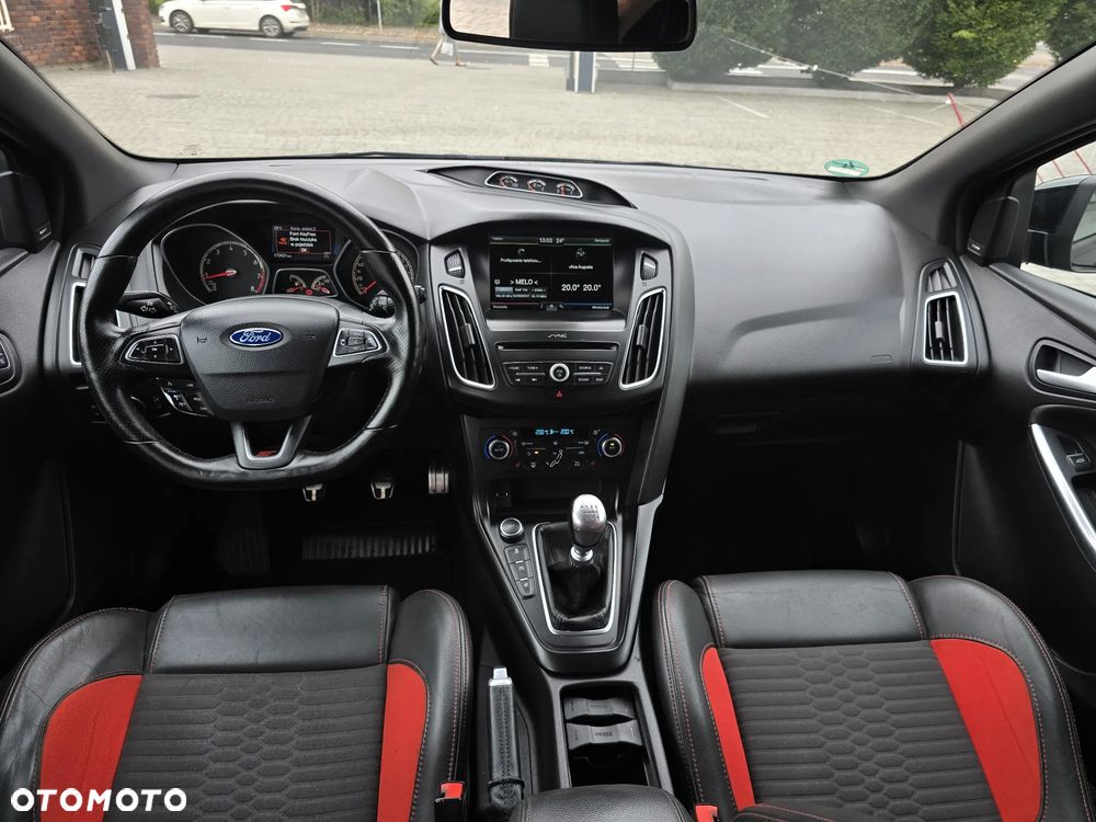Ford Focus 2.0 EcoBoost ST mit Leder-Exclusiv-Paket - 16