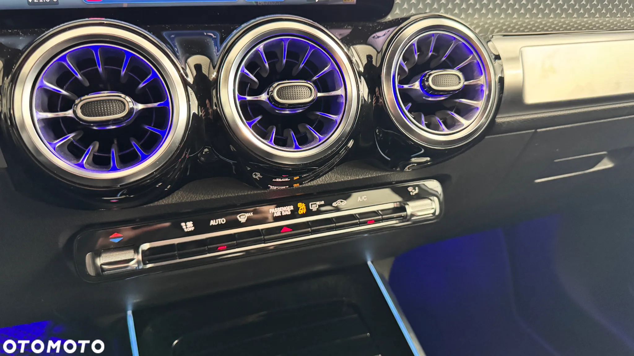 Mercedes-Benz GLB 200 Progressive 7G-DCT - 29