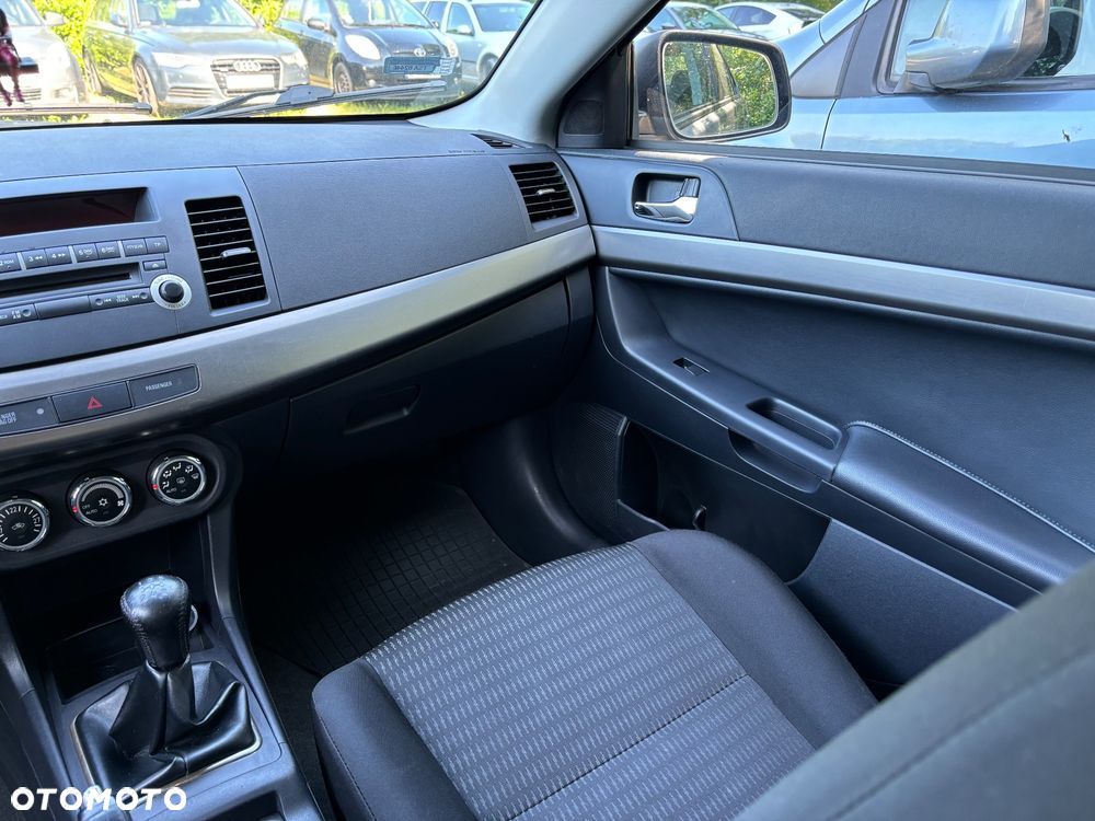 Mitsubishi Lancer 1.6 Inform - 9